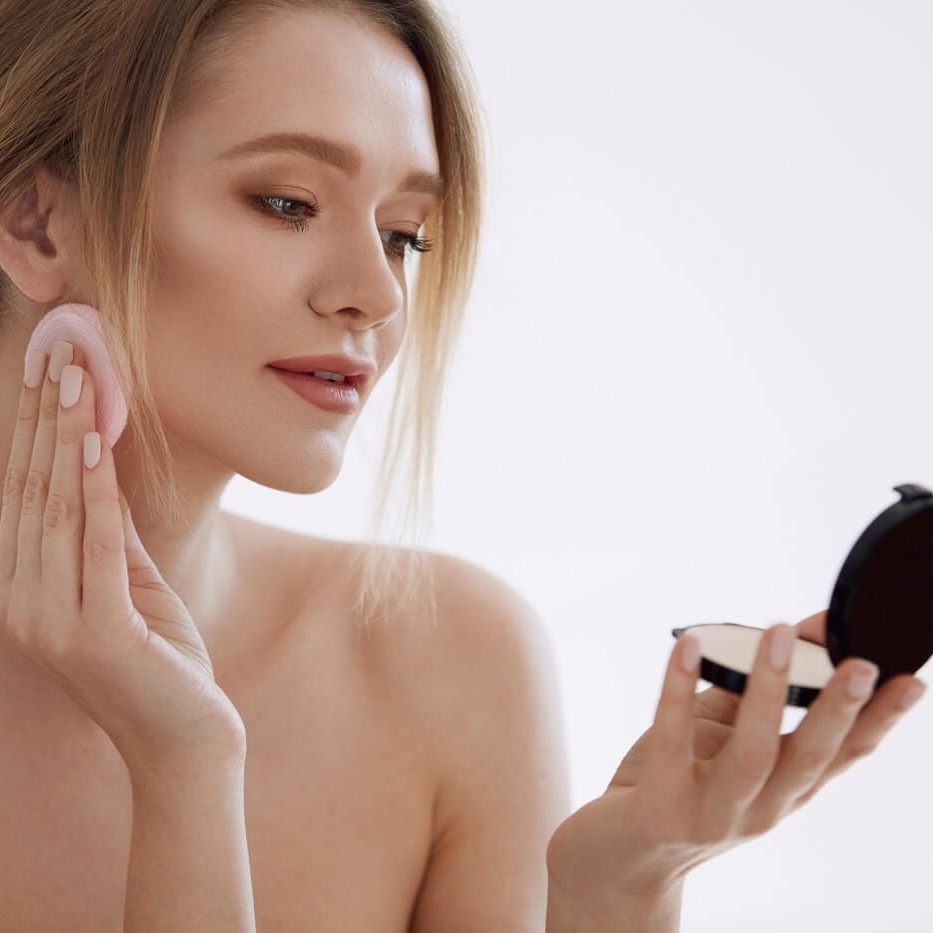 Podkład cushion – sekret naturalnego i świeżego makijażu 